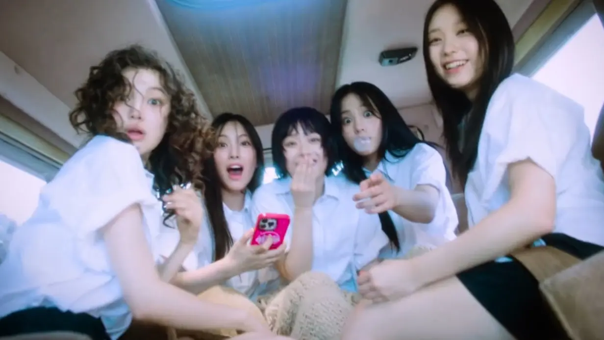 ‘Bubble Gum’ MV -NewJeans
